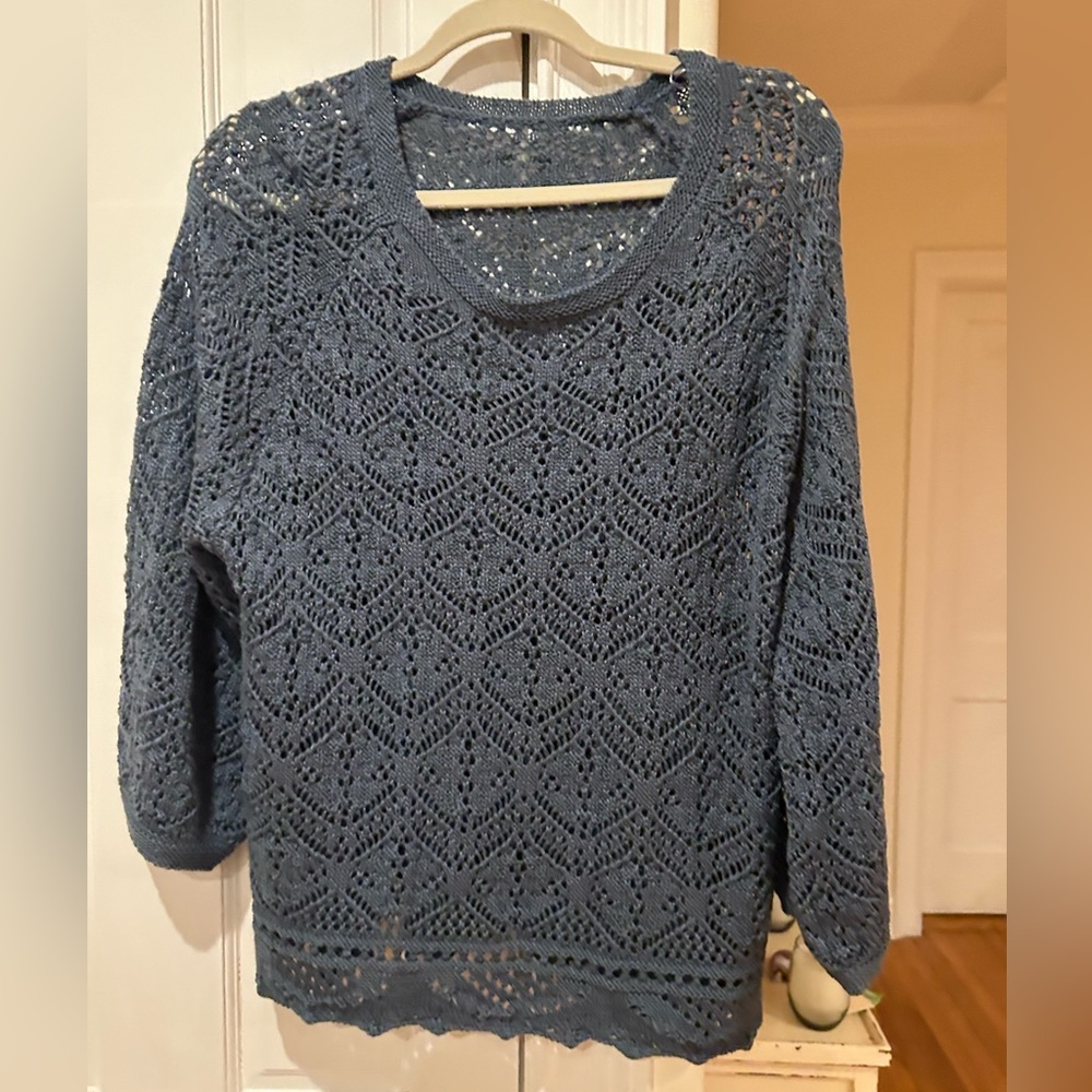 Open Stitch Sweater. NWOT. SIZE M. Blue/Gray